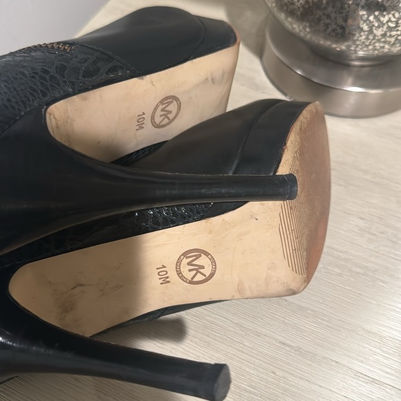 Michael Kors York booties size 10 black with black reptile on heel. Heel 5 in. - Picture 6 of 8